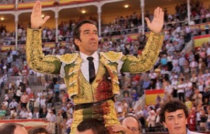 Juan Mora a hombros en Las Ventas